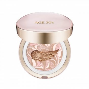 AGE20’s Signature essence cover pact moisture 21 light beige